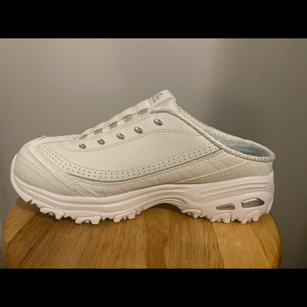 NWT Women’s Sketchers D’Lites